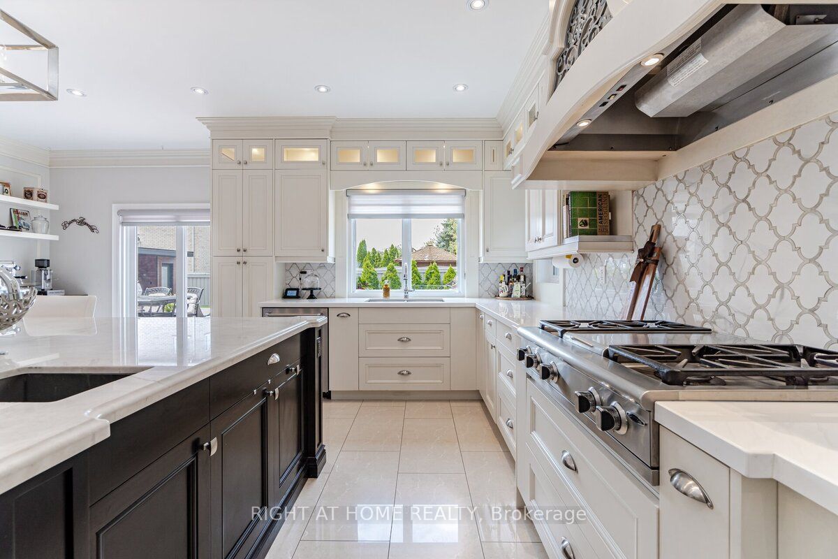 110 Green Manor Crescent