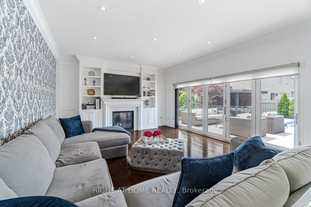 110 Green Manor Crescent