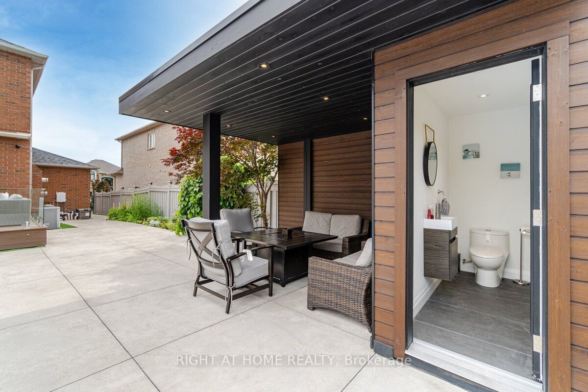 110 Green Manor Crescent