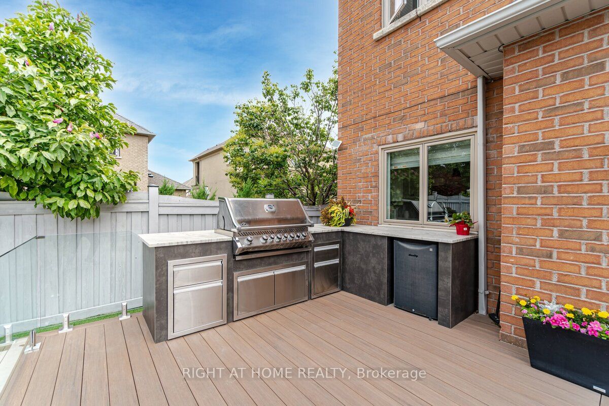 110 Green Manor Crescent