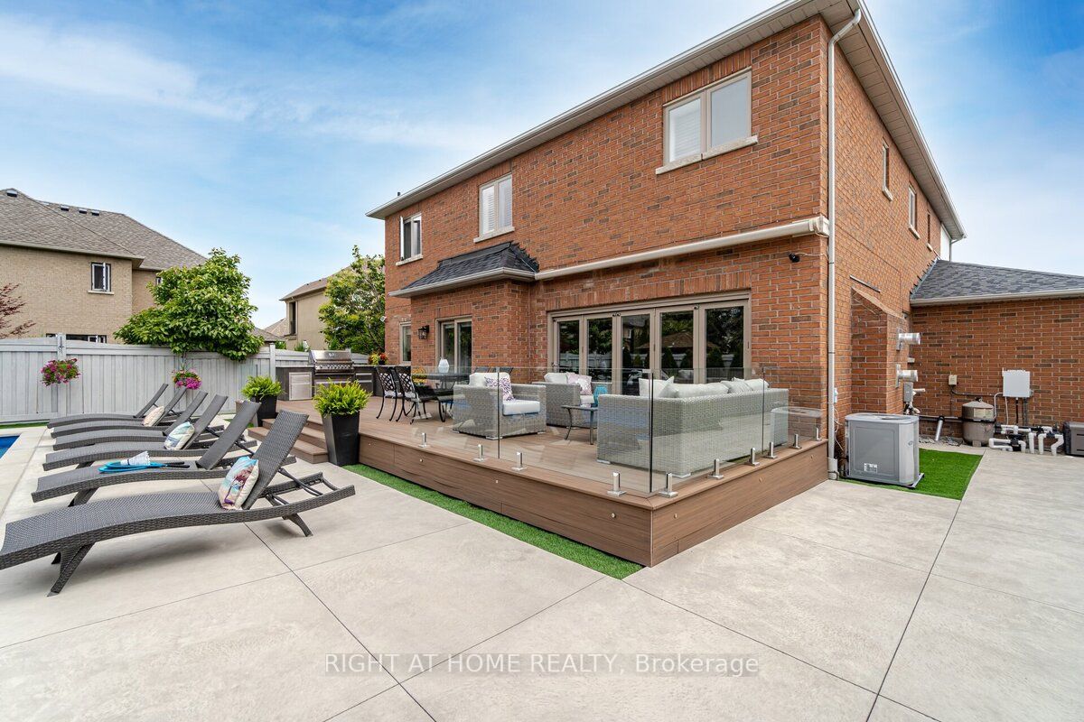 110 Green Manor Crescent