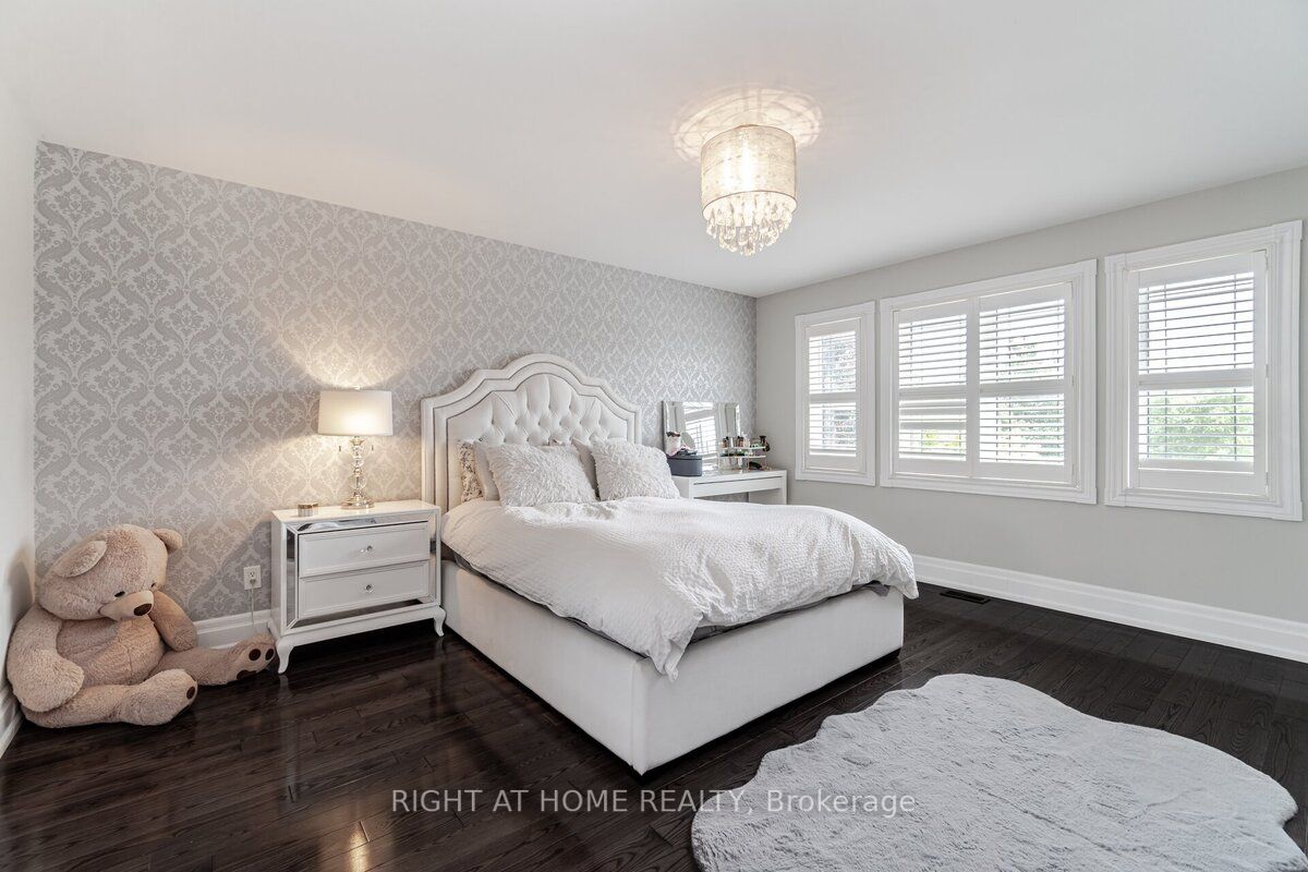 110 Green Manor Crescent