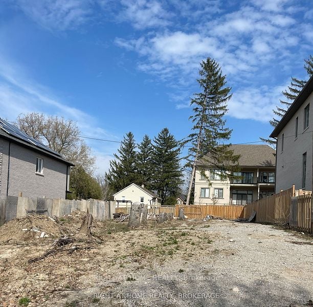 15 Dunvegan Dr. Dr