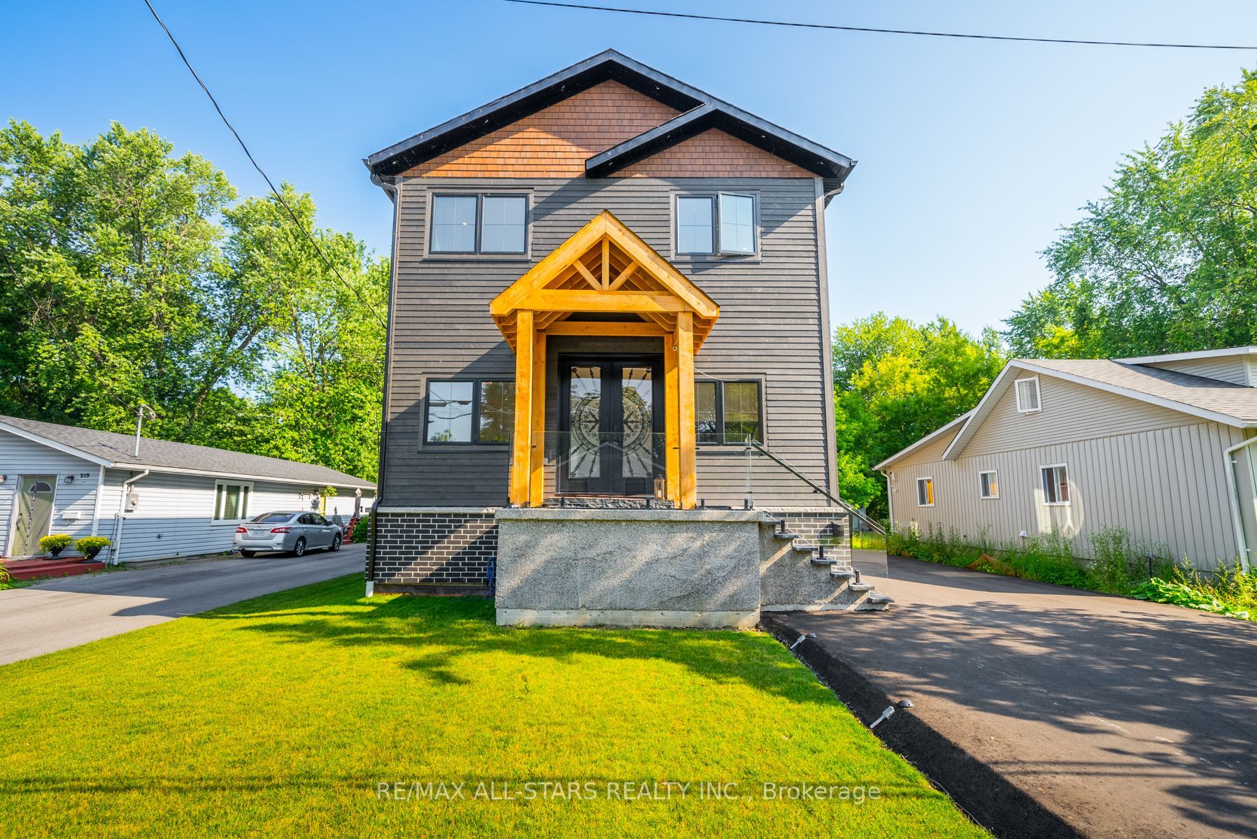 215 Bayview Avenue