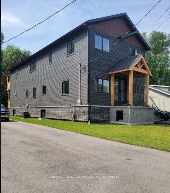 215 Bayview Avenue