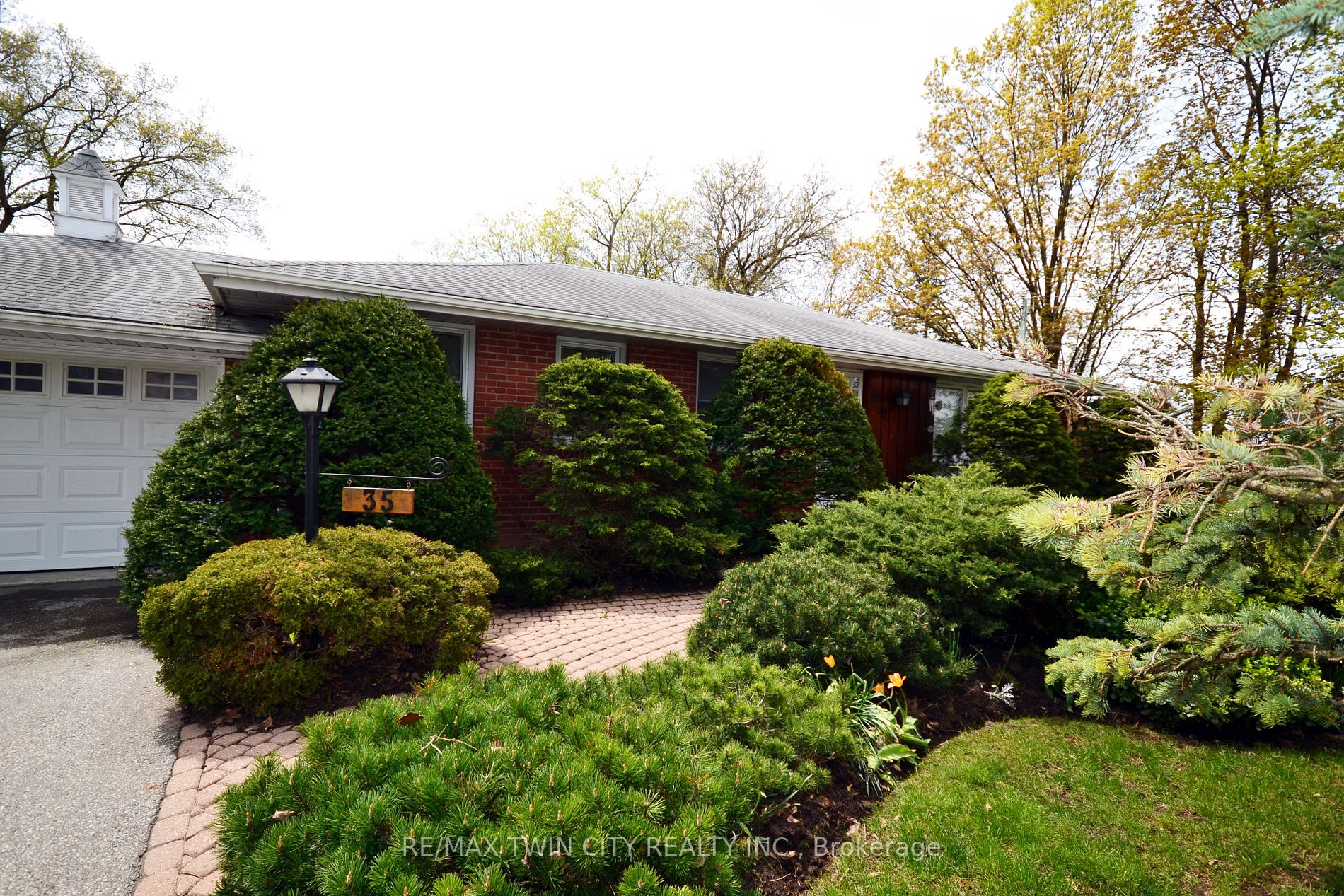35 Clearview Hts S