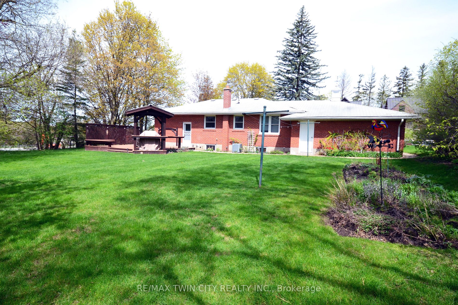 35 Clearview Hts S