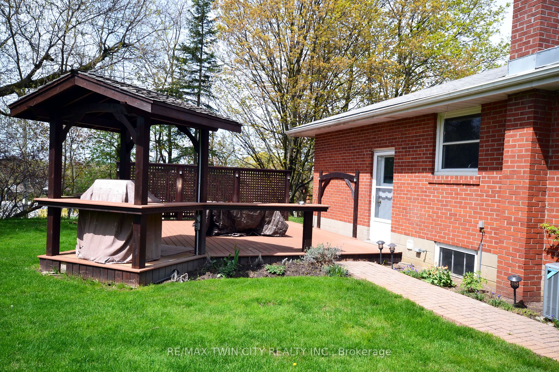35 Clearview Hts S