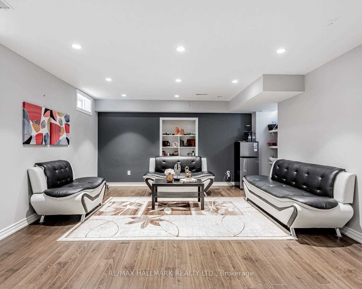 42 Corwin Dr