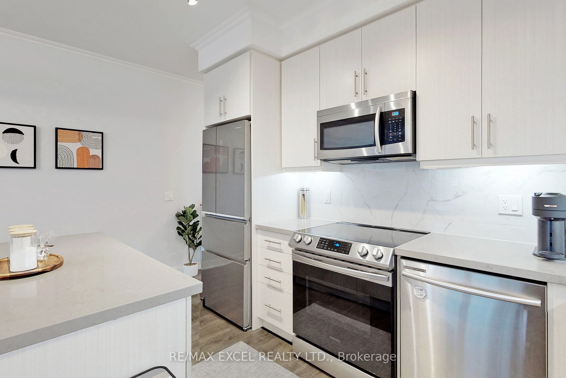 75 Oneida Crescent, #410