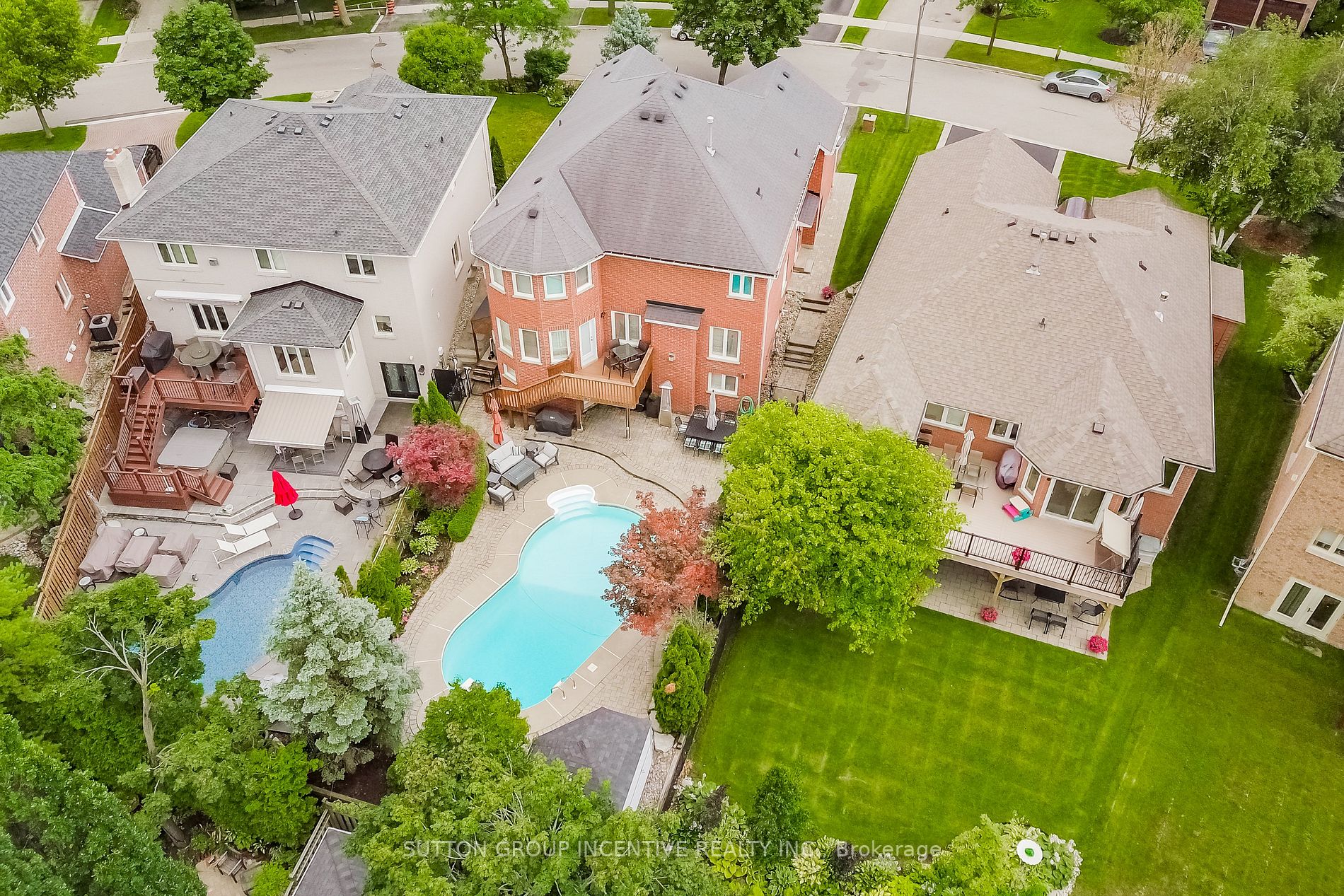 133 Carlyle Cres