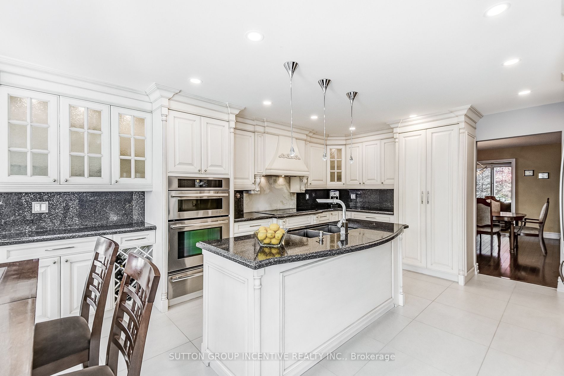 133 Carlyle Cres