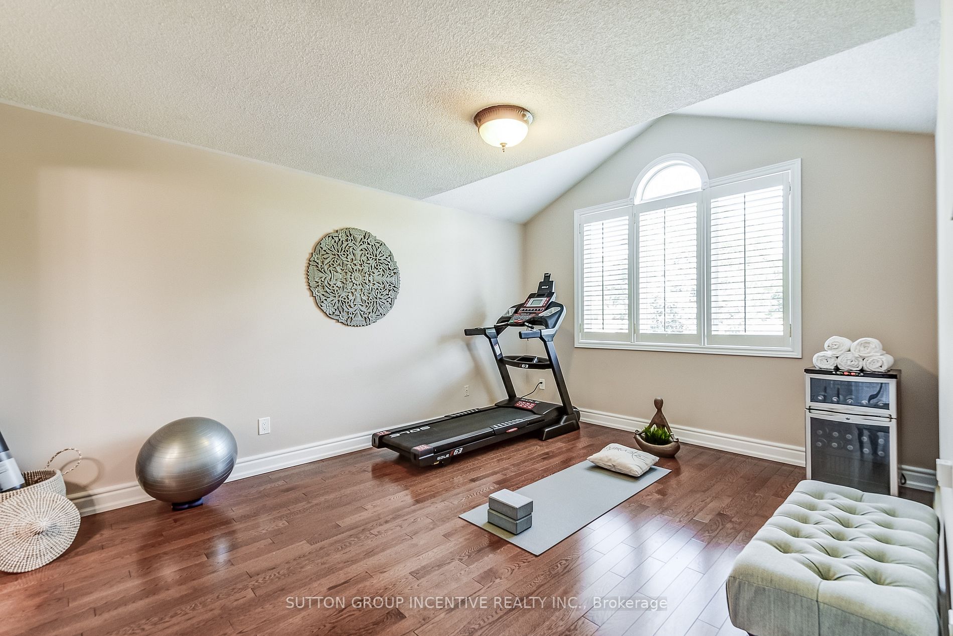 133 Carlyle Cres