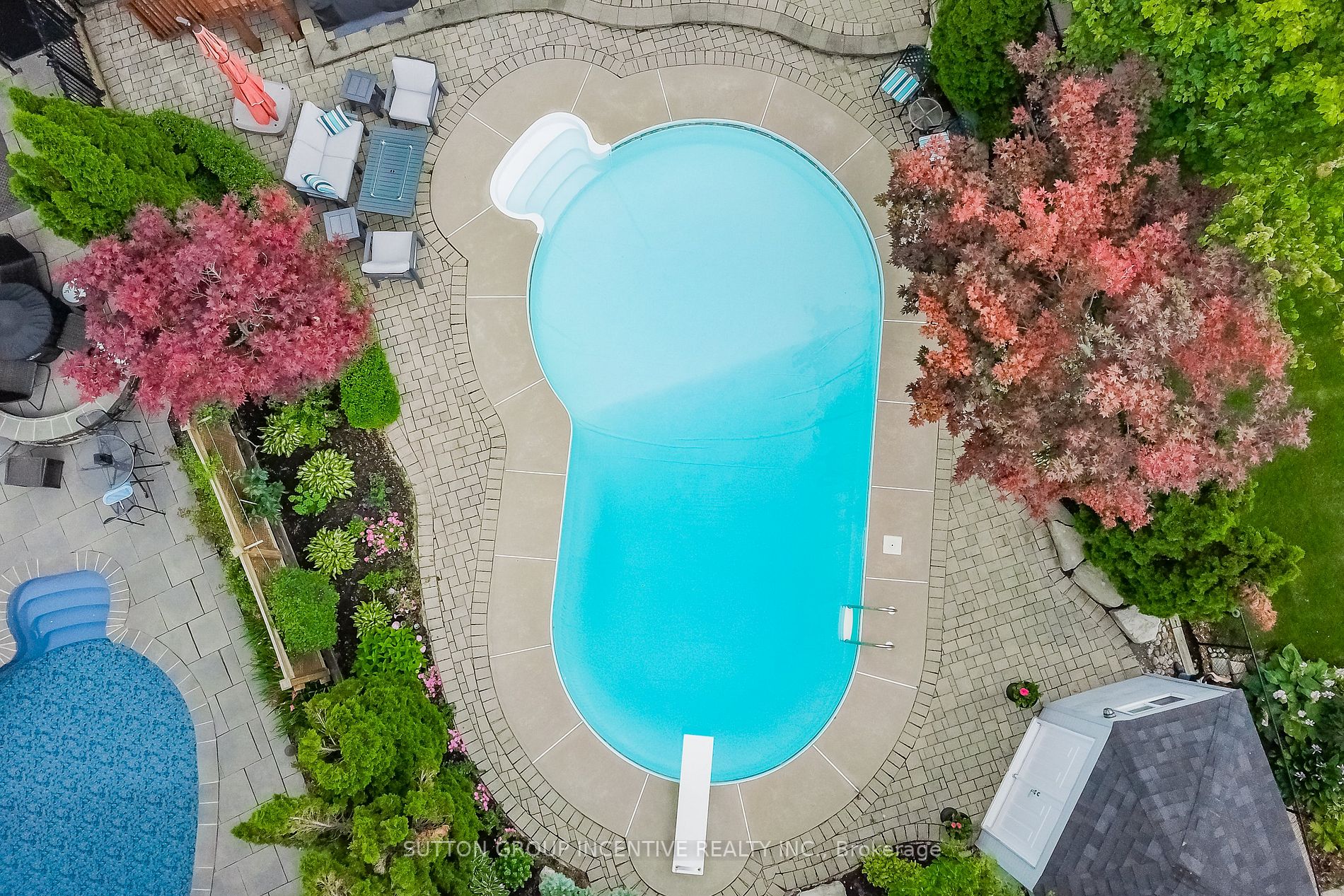 133 Carlyle Cres