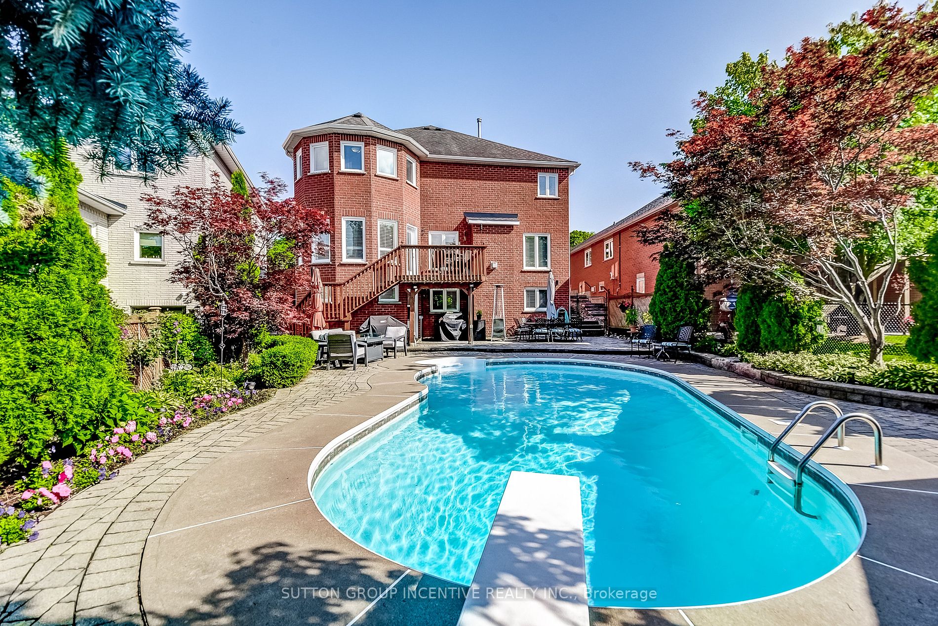 133 Carlyle Cres
