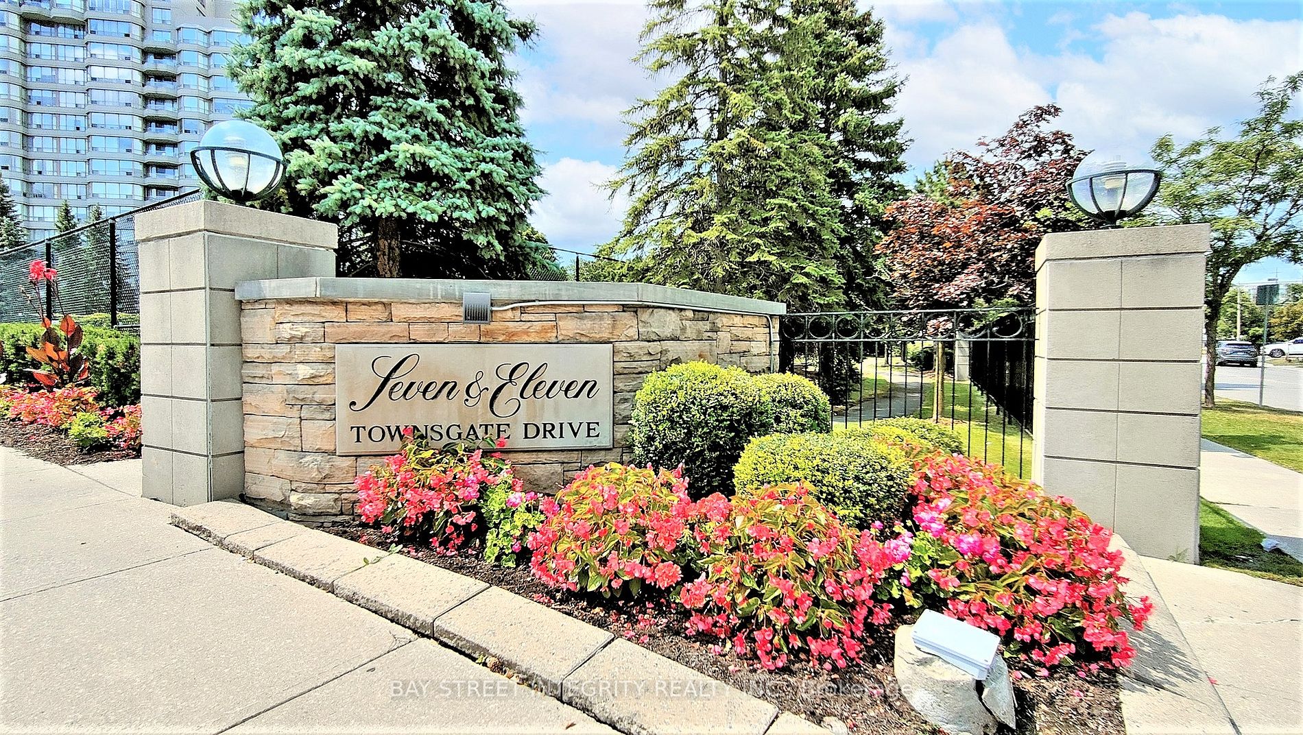 7 Townsgate Dr, #1401