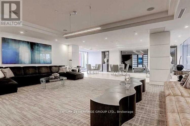 9471 Yonge Street, #213