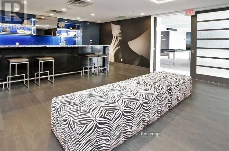 9471 Yonge Street, #213