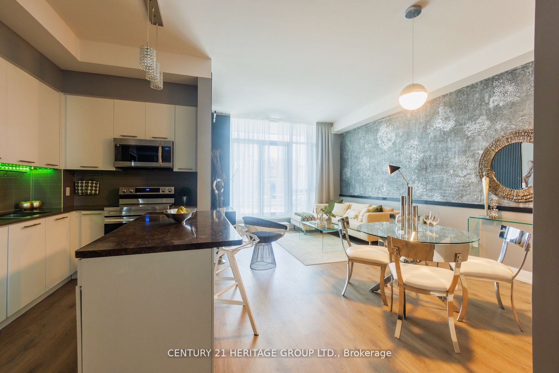 9471 Yonge Street, #213