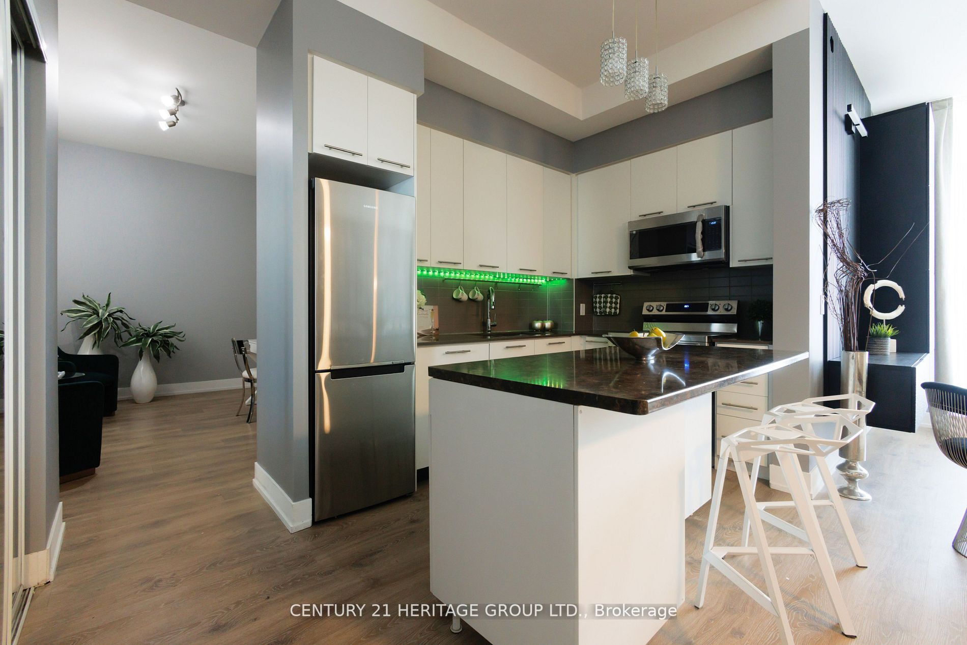 9471 Yonge Street, #213
