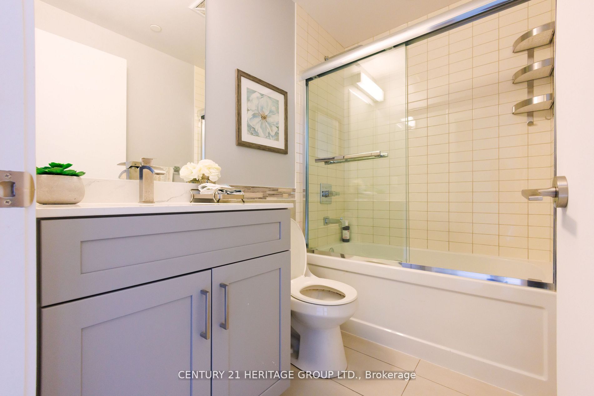 9471 Yonge Street, #213