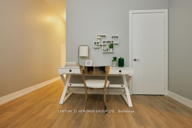 9471 Yonge Street, #213