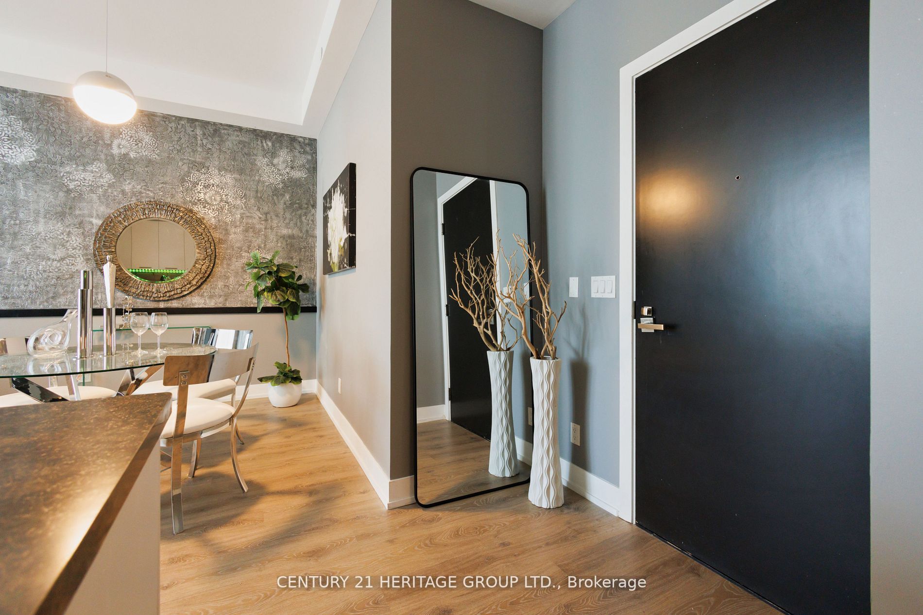 9471 Yonge Street, #213