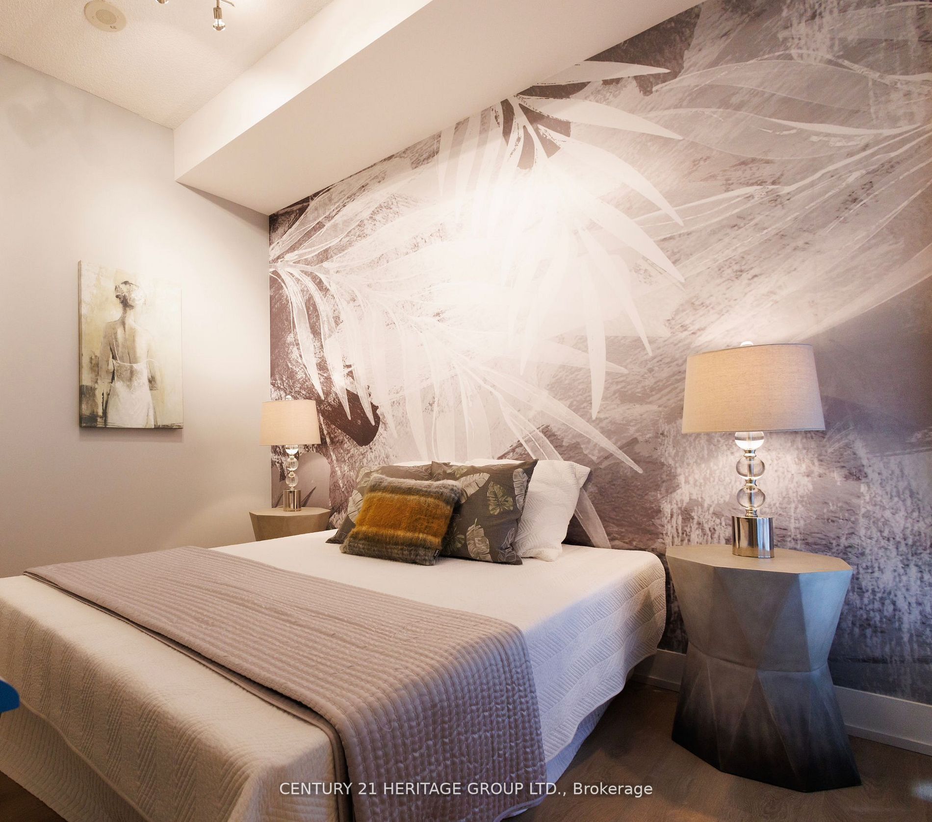 9471 Yonge Street, #213