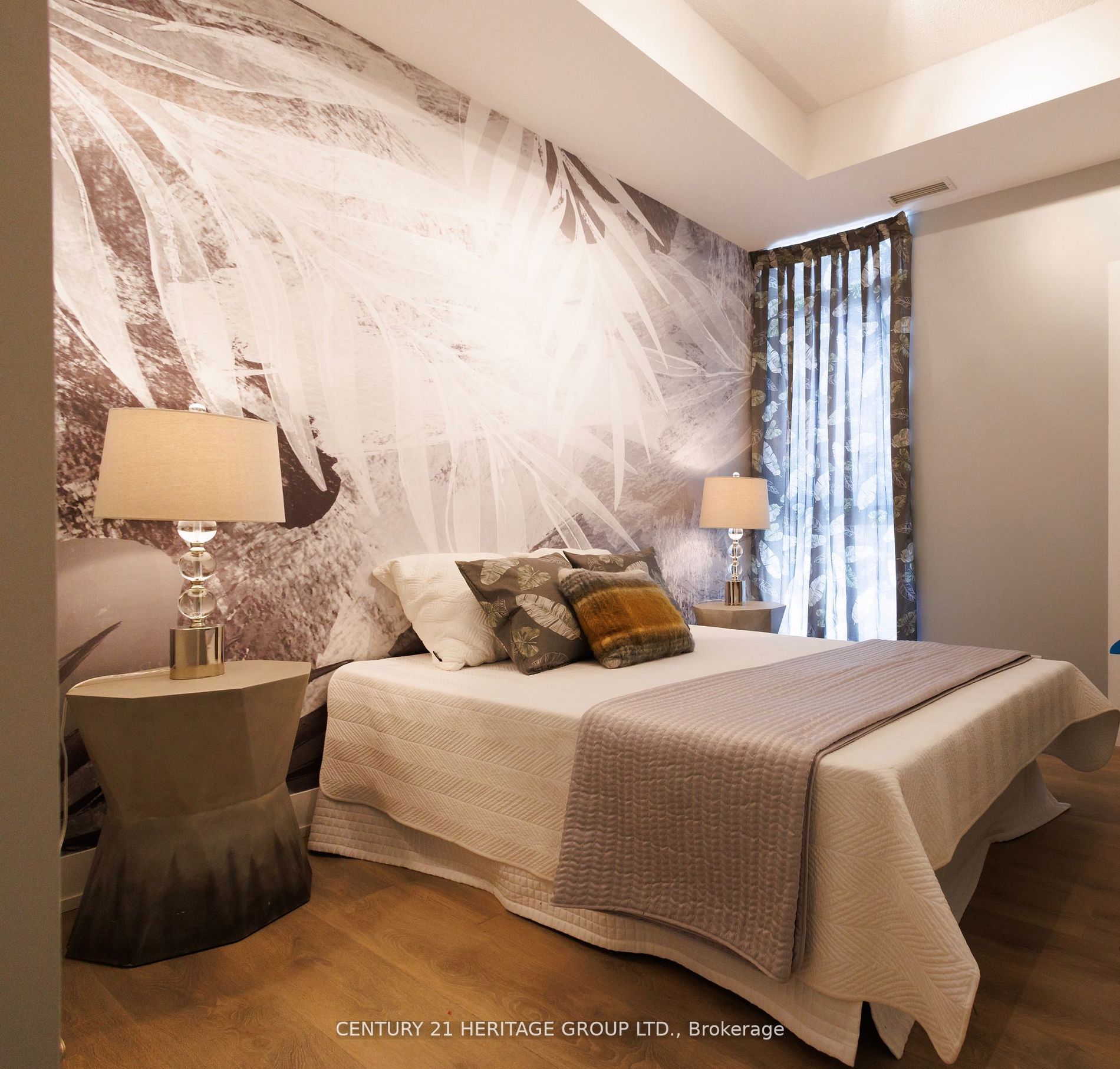 9471 Yonge Street, #213
