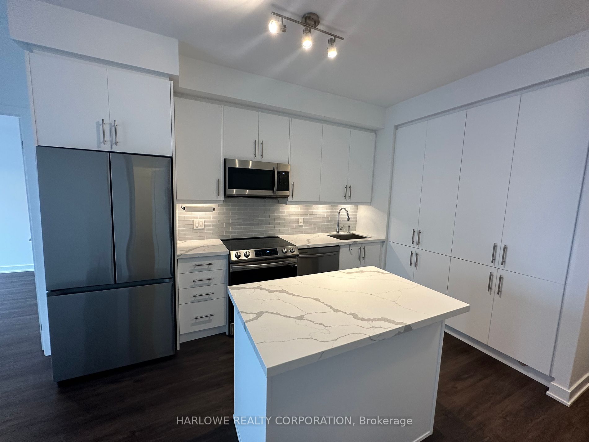 95 Oneida Cres, #1705