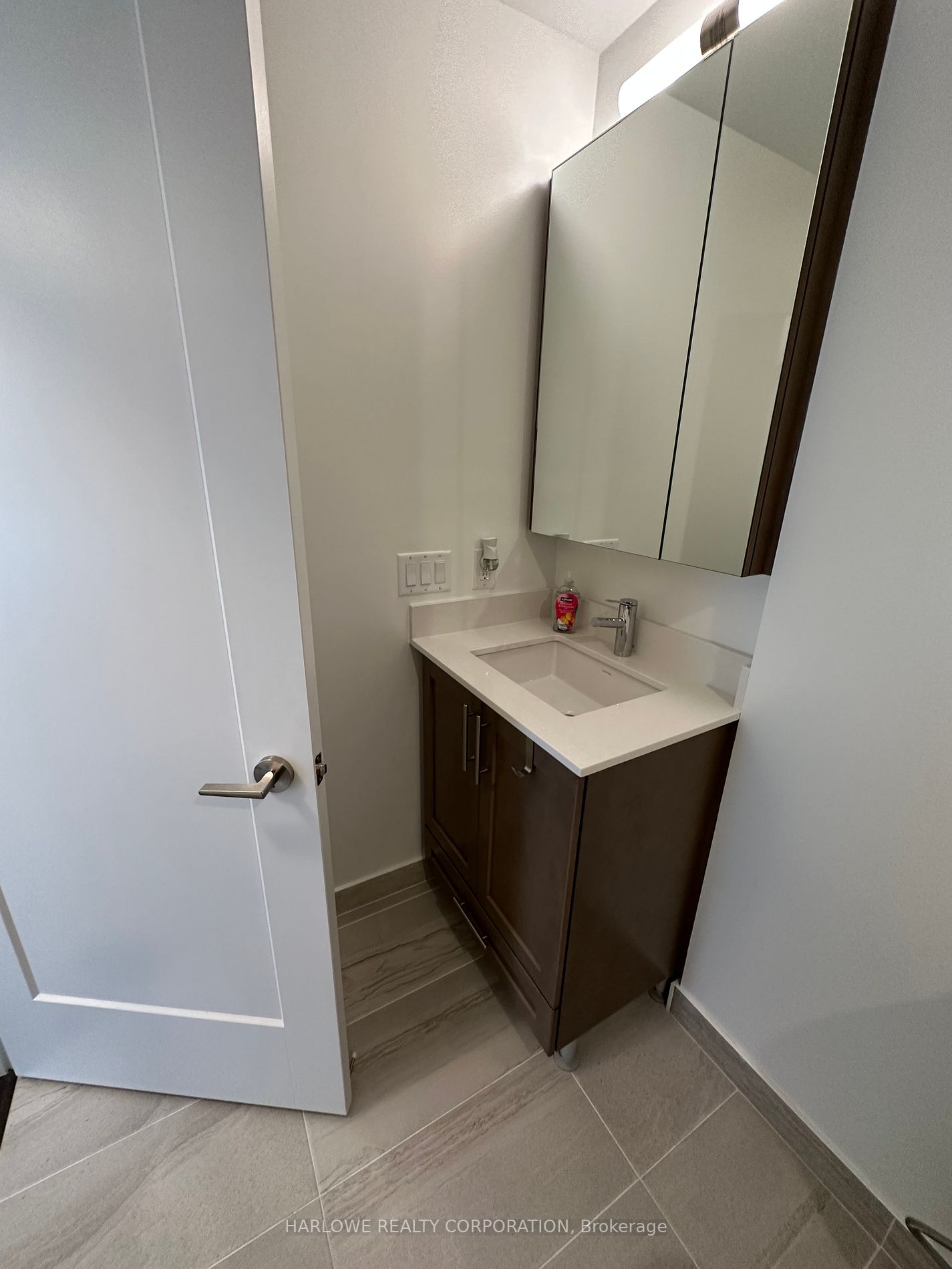 95 Oneida Cres, #1705