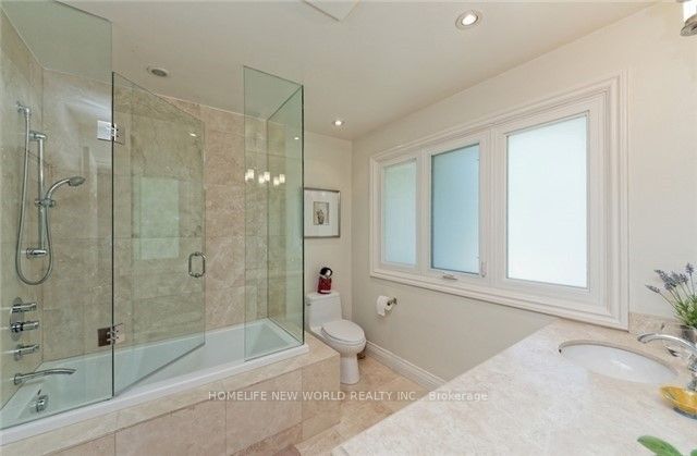 52 Prince Edward Blvd