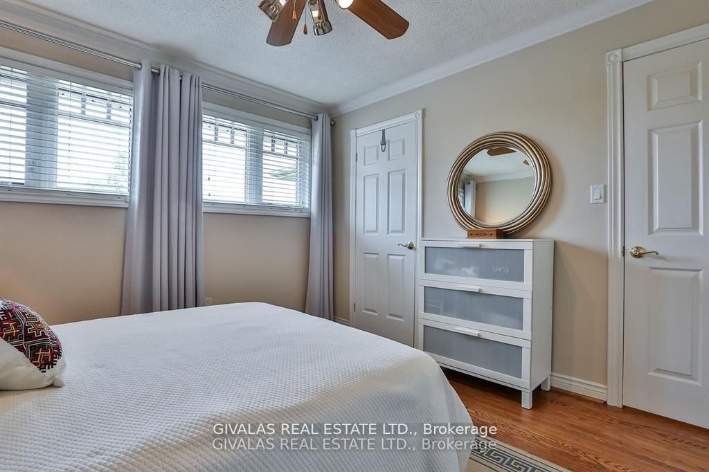 25 Sala Dr
