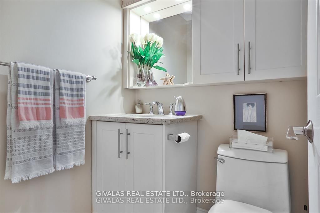 25 Sala Dr