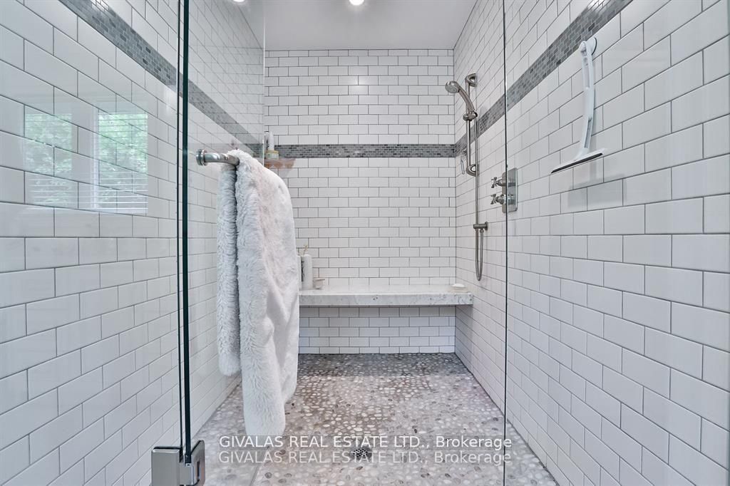 25 Sala Dr