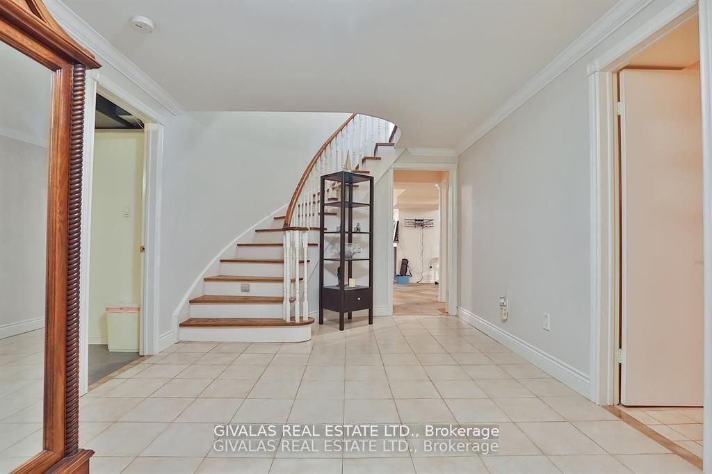 25 Sala Dr
