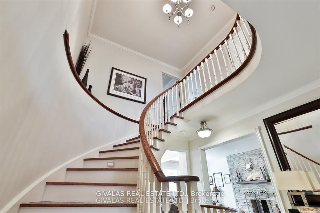 25 Sala Dr