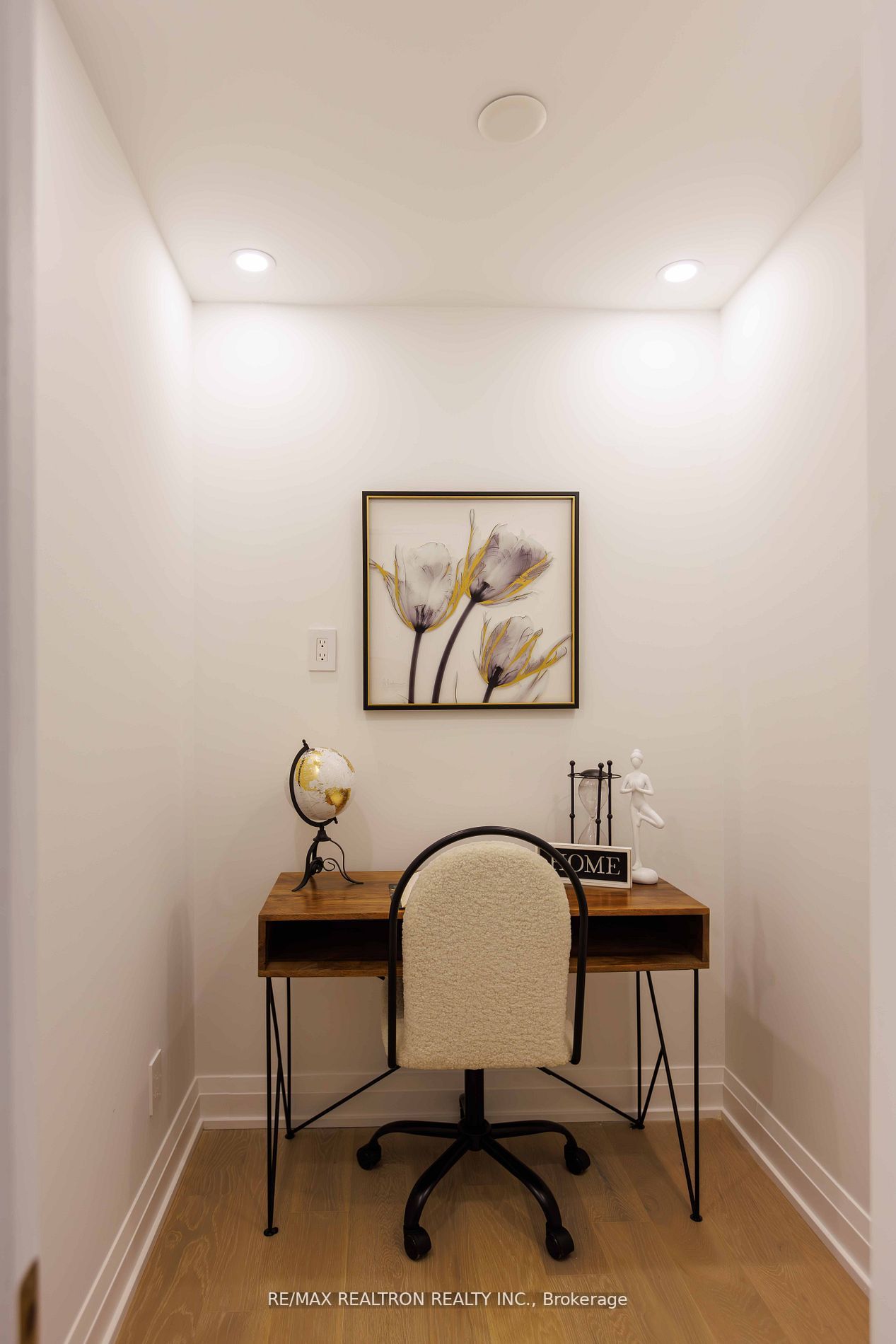 8111 Yonge St, #Ph04