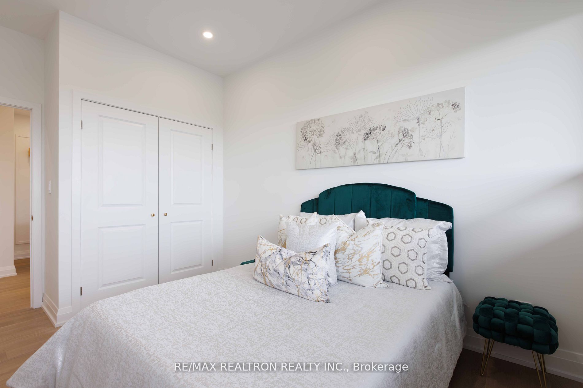 8111 Yonge St, #Ph04