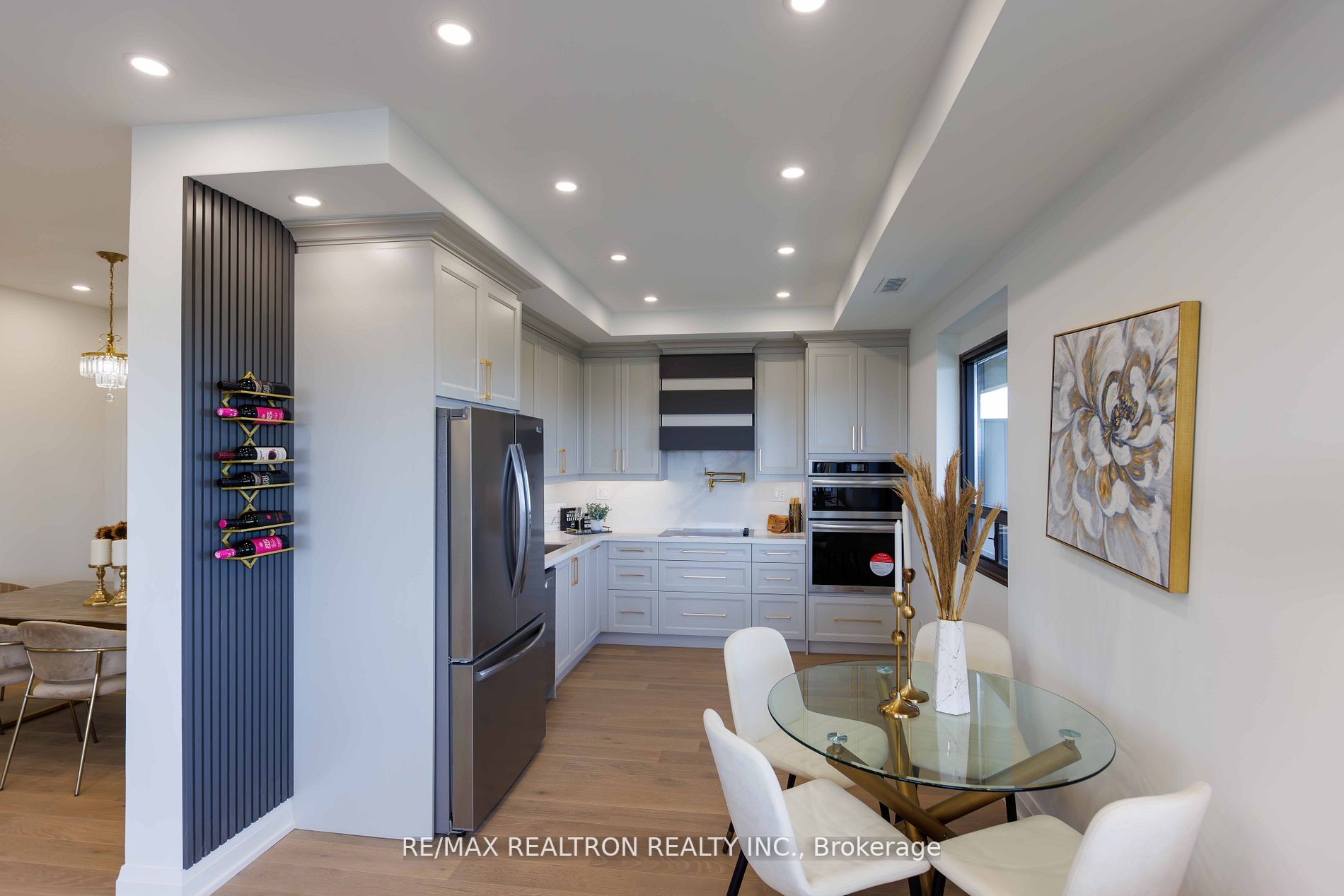 8111 Yonge St, #Ph04