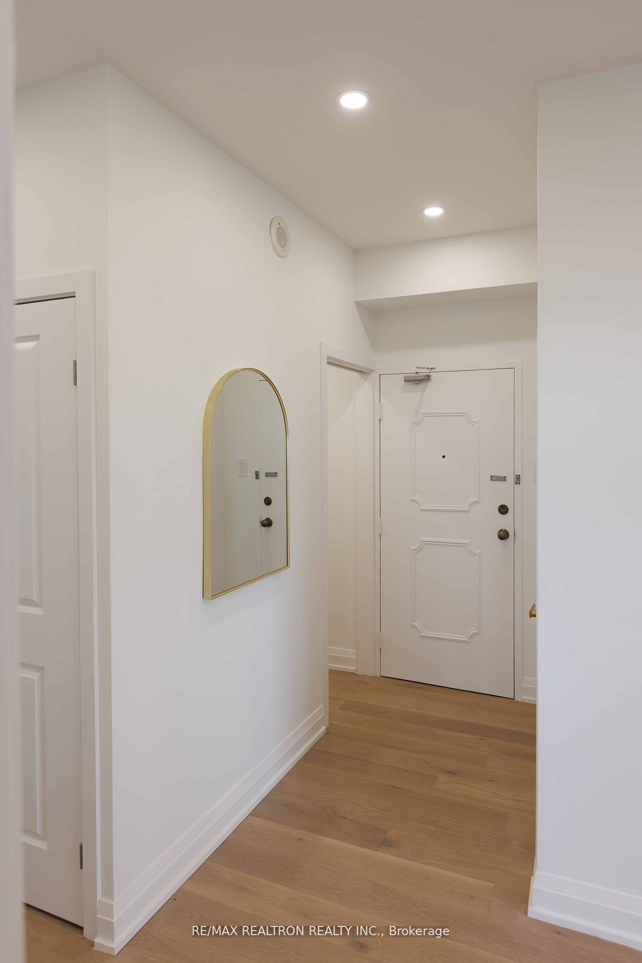 8111 Yonge St, #Ph04