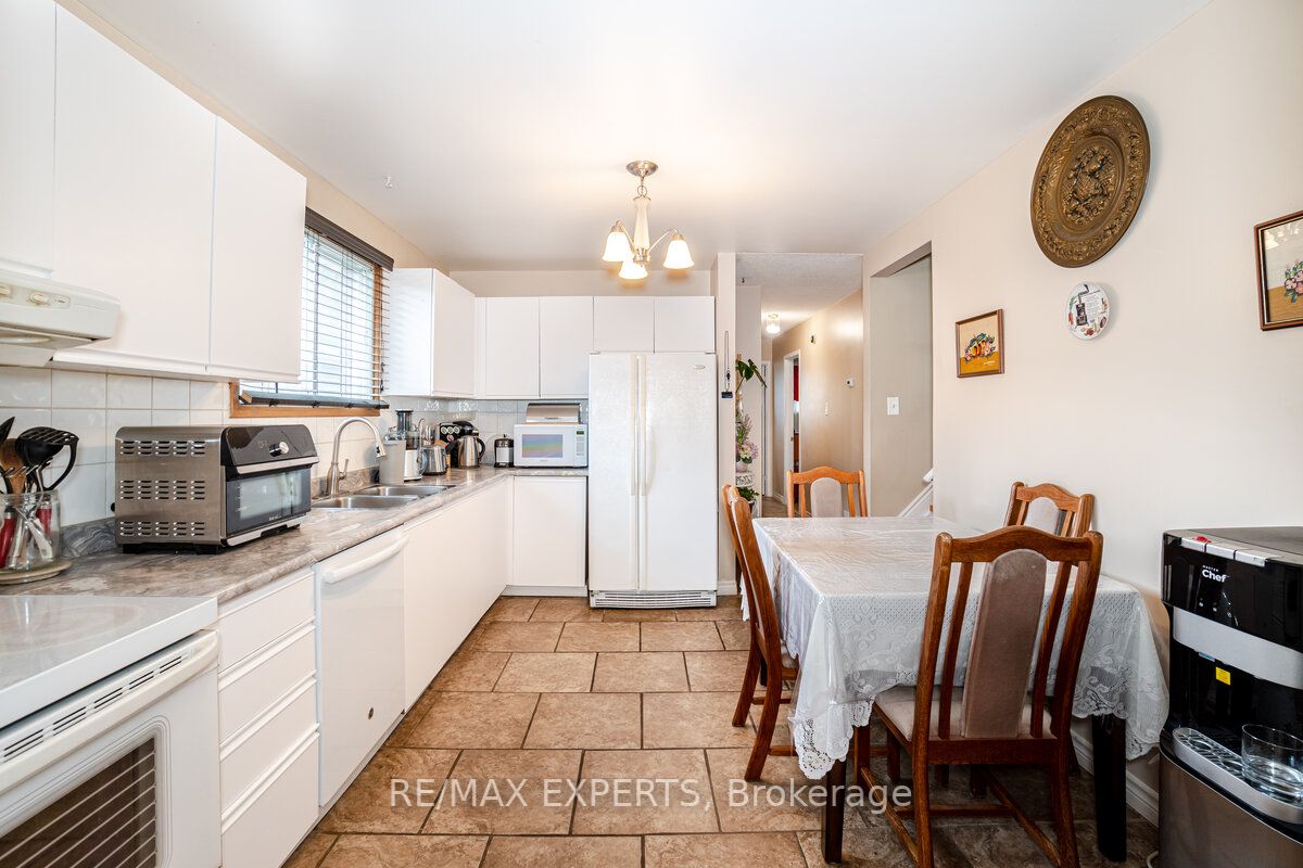 102 Zima Crescent