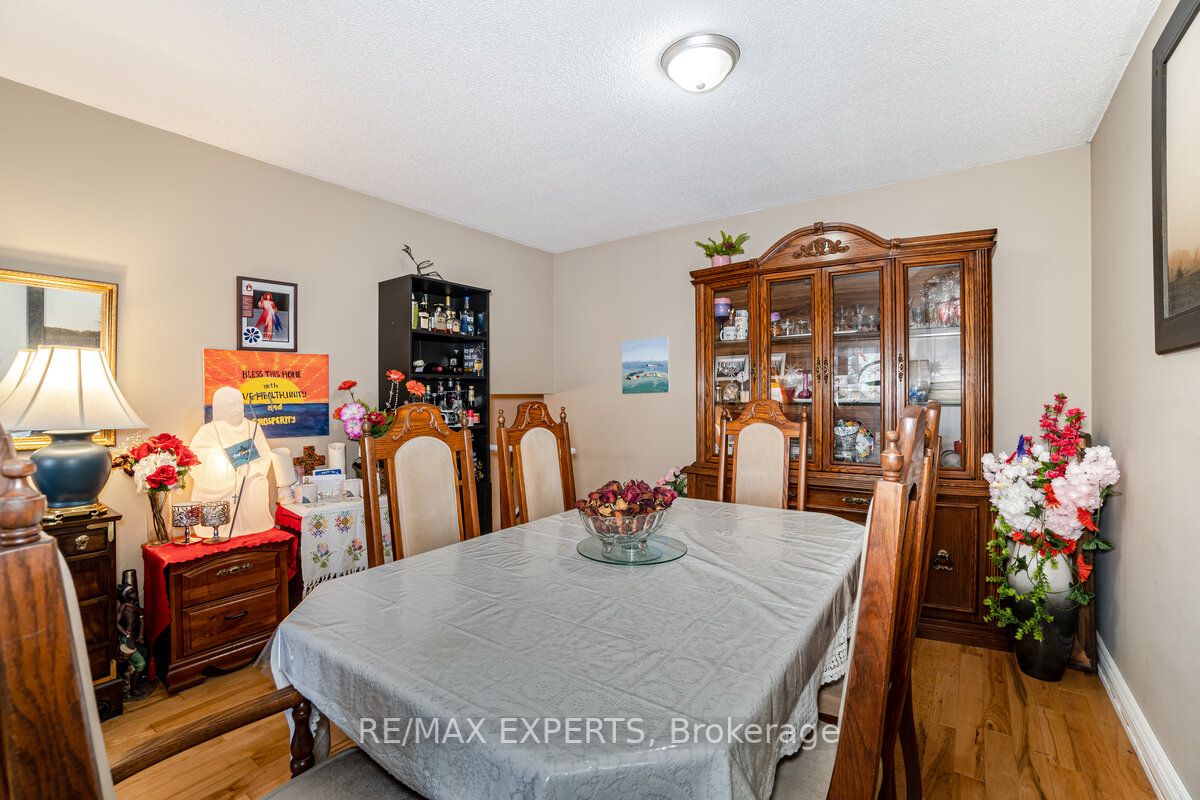 102 Zima Crescent
