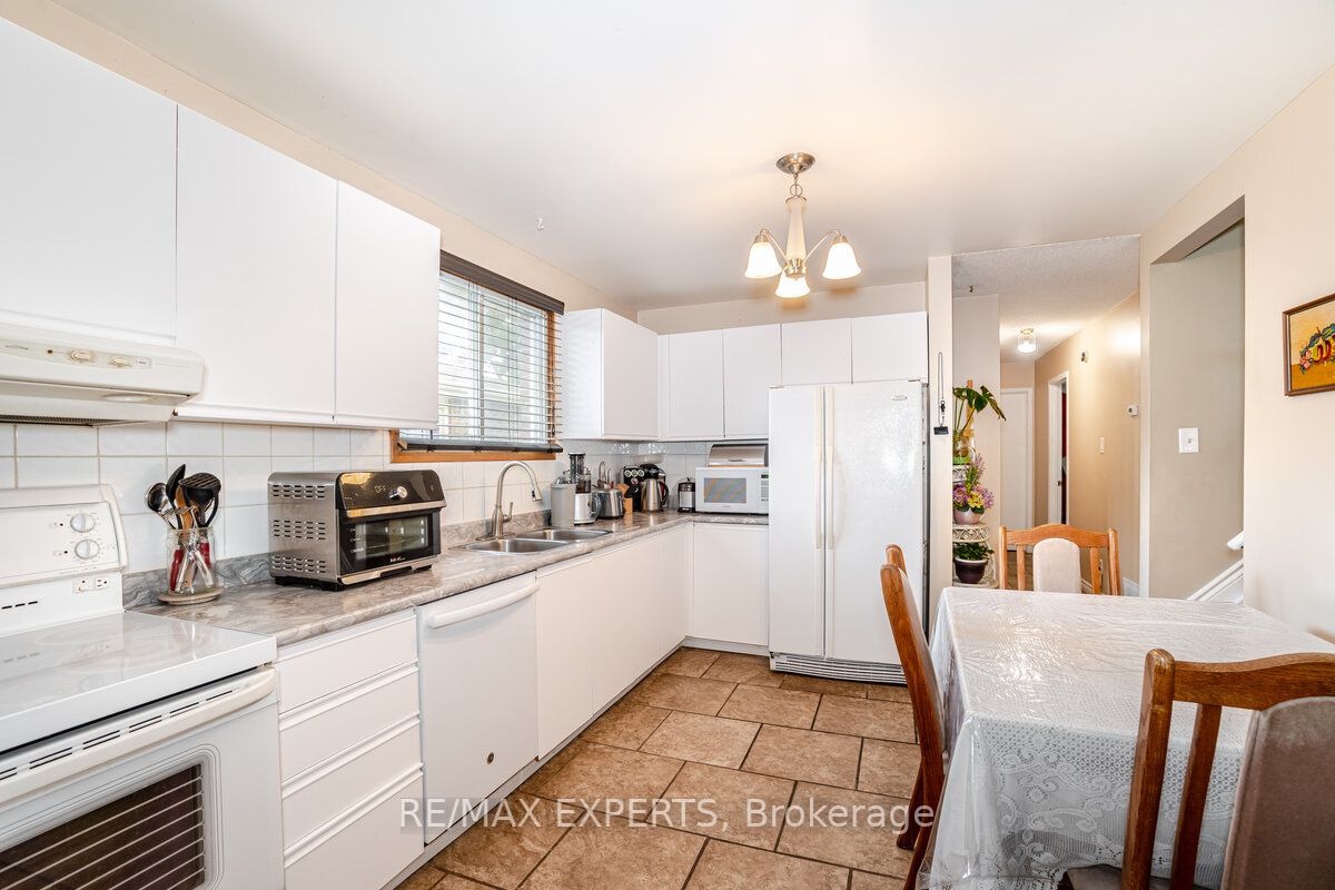 102 Zima Crescent