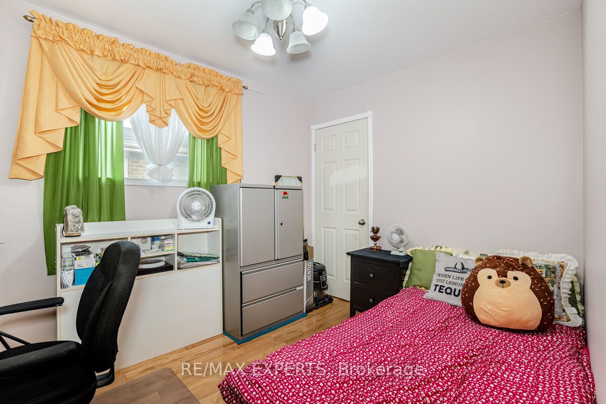 102 Zima Crescent