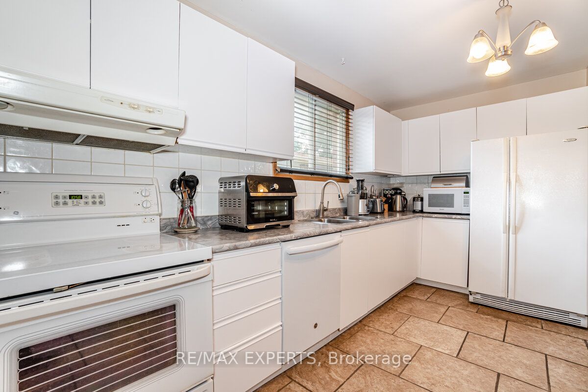 102 Zima Crescent