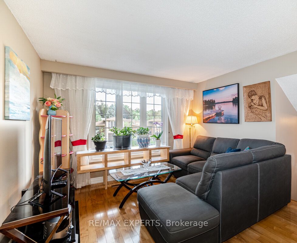102 Zima Crescent