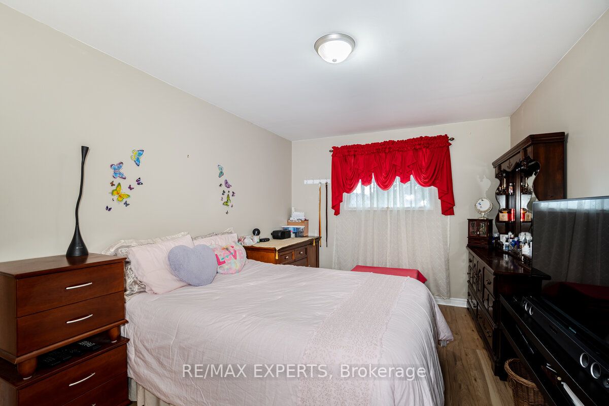 102 Zima Crescent