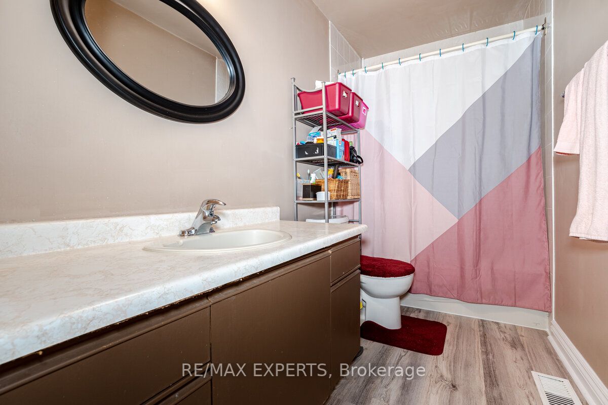 102 Zima Crescent