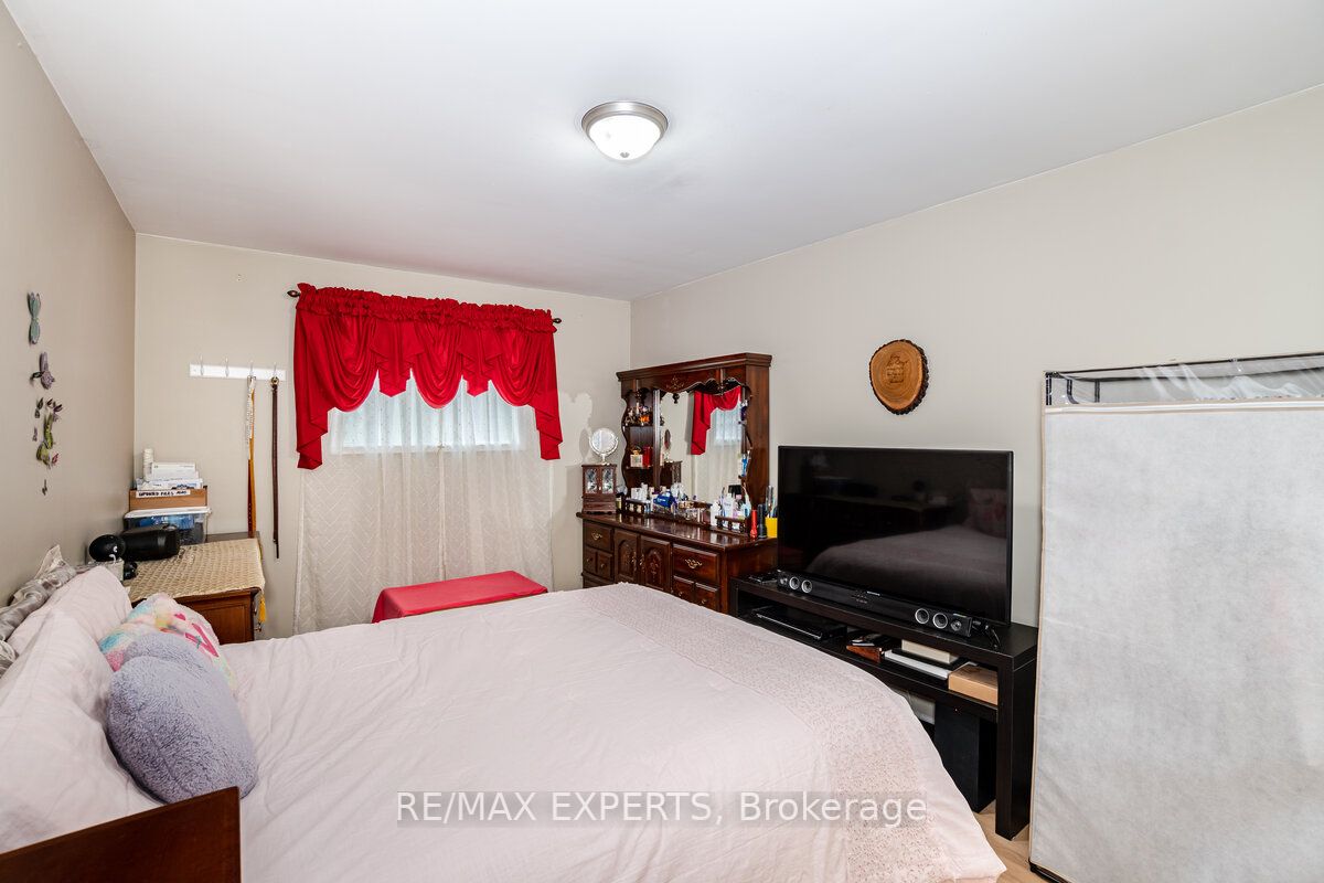 102 Zima Crescent